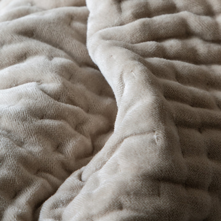 HAZE VELVET 140X220 THROW QUARTZ