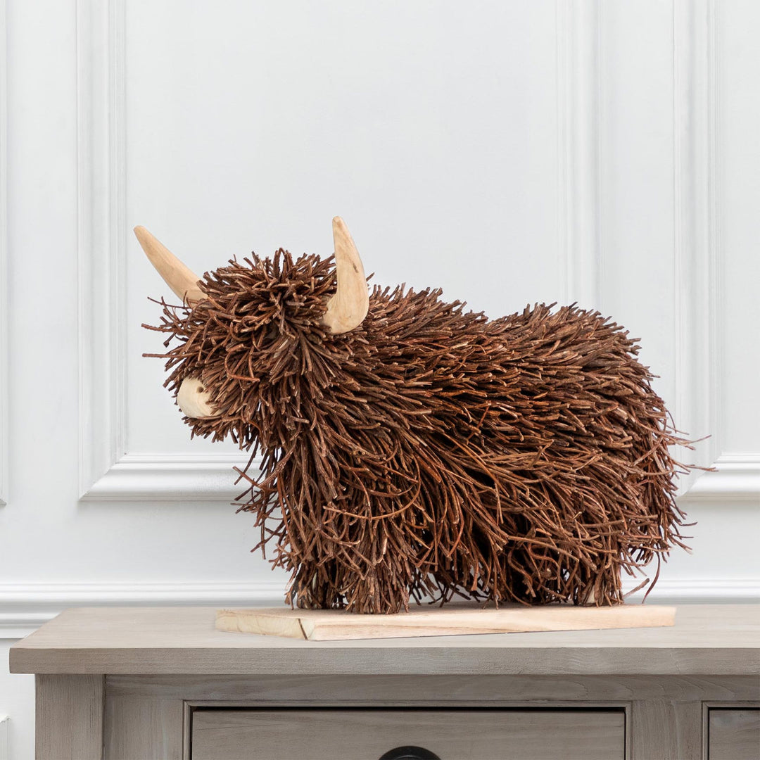 HEWIE WOODEN SCULPTURE