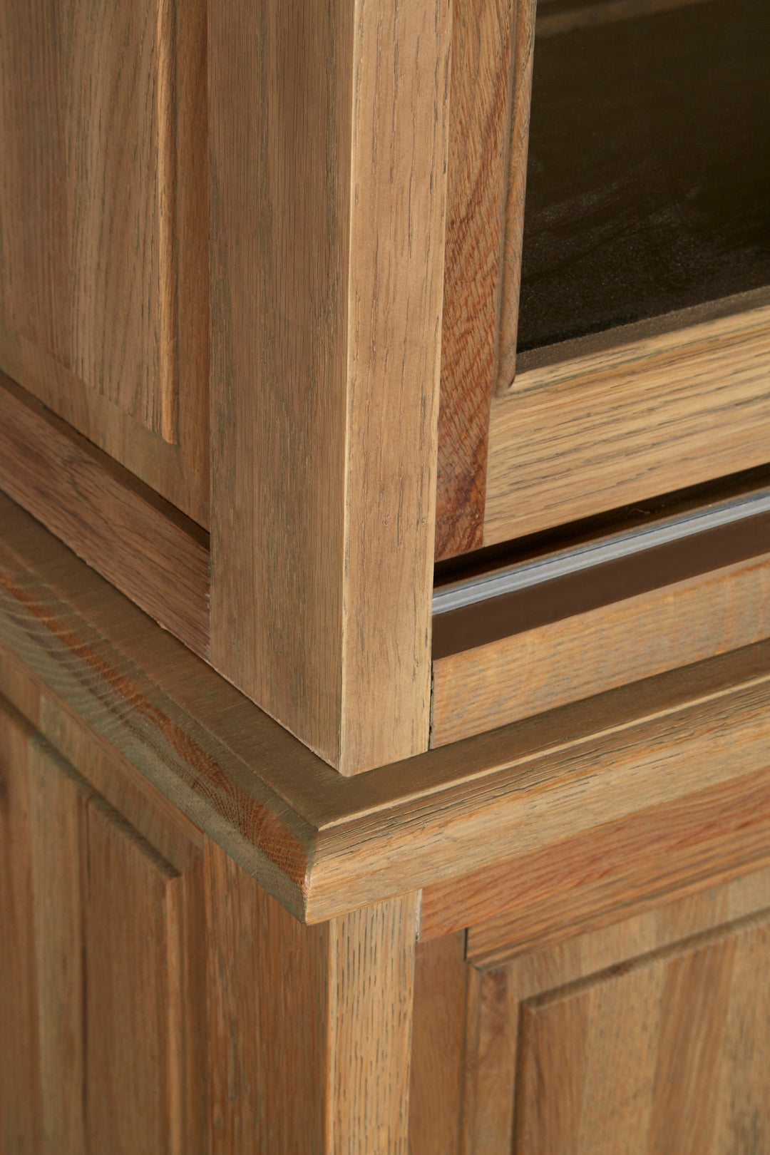 Pigeon Sliding Door Cabinet