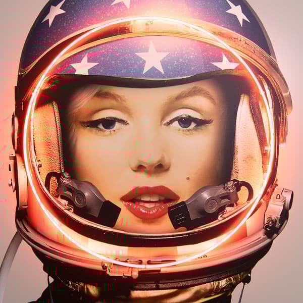 Space Girl Marilyn Gold, 133cm x 182cm - Andrew Martin
