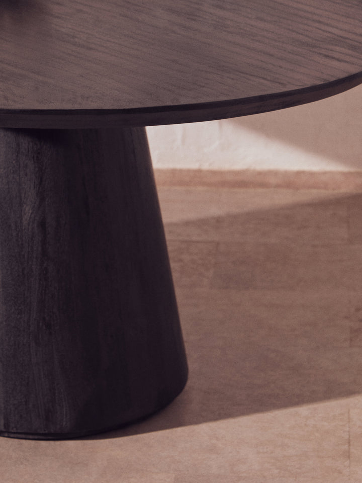 Thrush Oval Mango Wood Black Finish Dining Table