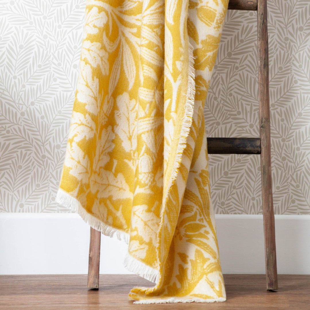 Acorn Tonal 130x170 Throw Gold