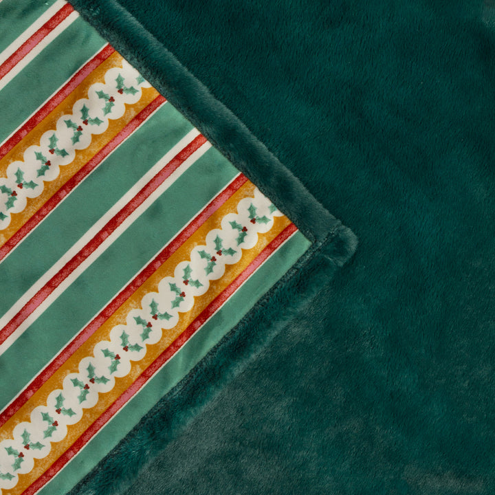All Wrapped Up 130x180 Throw Emerald/Red - image 4