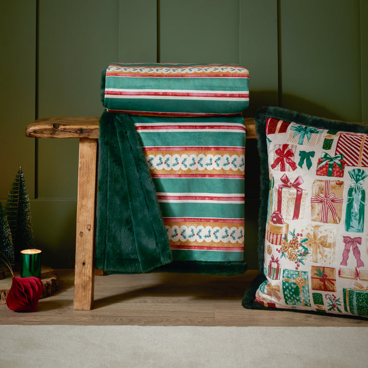 All Wrapped Up 130x180 Throw Emerald/Red - image 5