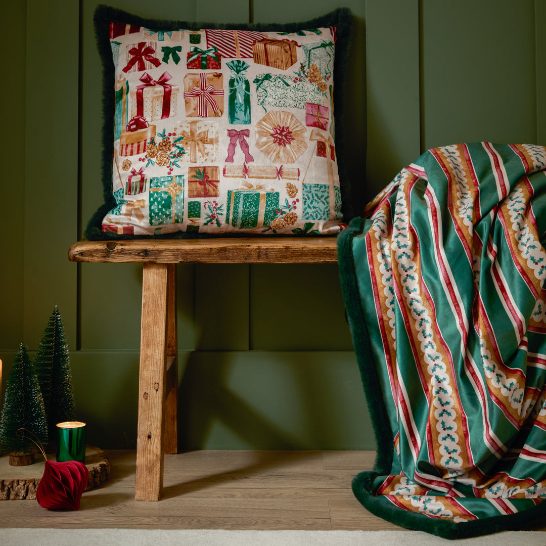 All Wrapped Up 130x180 Throw Emerald/Red - image 6
