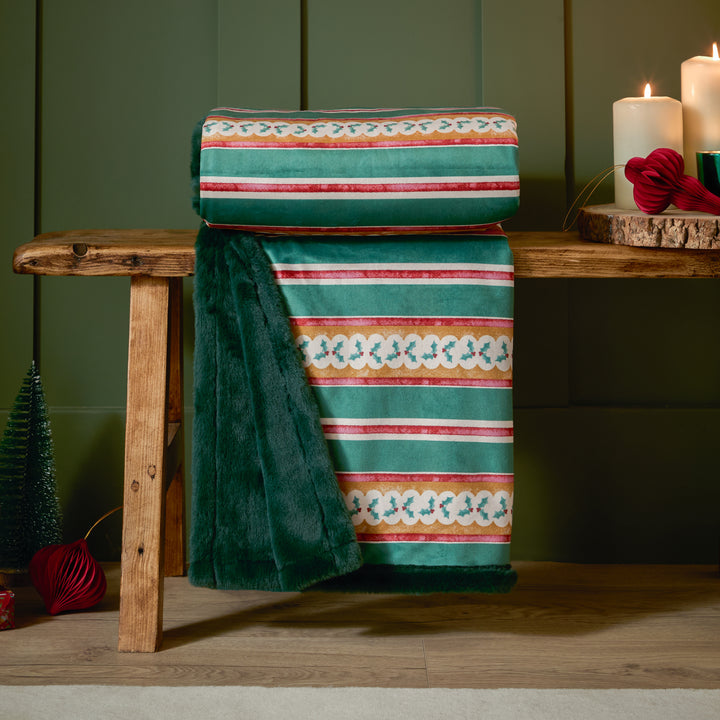 All Wrapped Up 130x180 Throw Emerald/Red