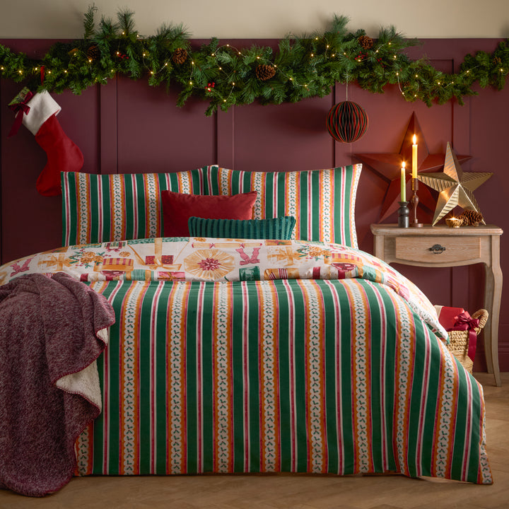 All Wrapped Up Super King Duvet Set Emerald/Red - image 2