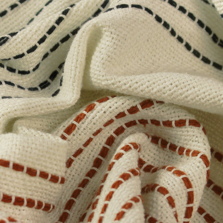 Banda 125x150 Throw Pecan/Black - image 4