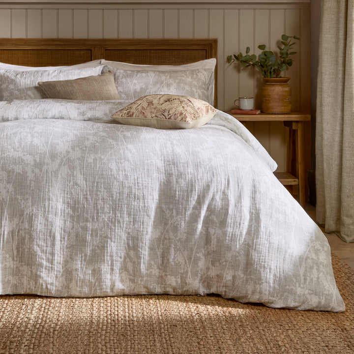 Braeflower King Duvet Set Natural - image 3