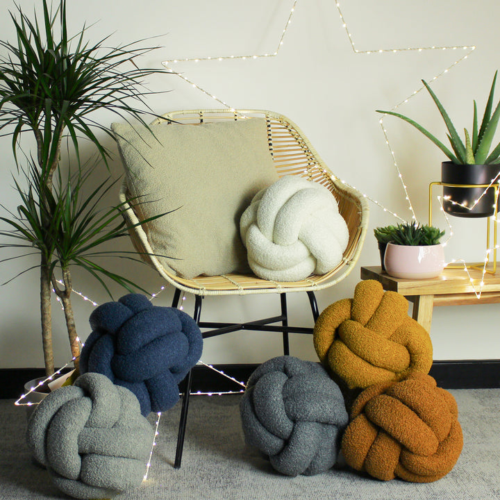 BOUCLE KNOT 30X30 FILLED CUSHION ECRU