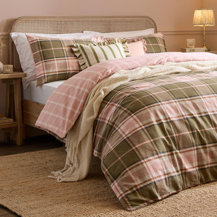 Braemar Check Super King Duvet Set Pink & Green - image 3
