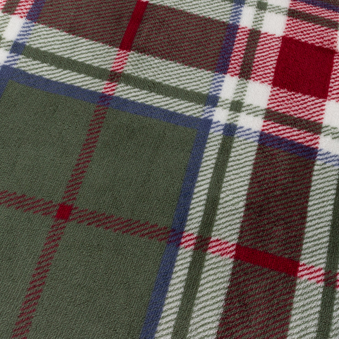 Braemar Sherpa 140x180 Throw Berry/Pine - image 4