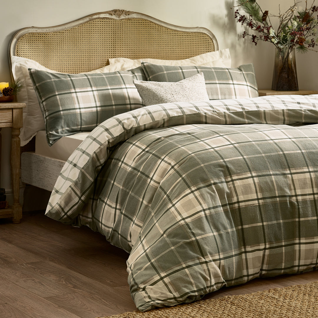 Braemar Check Super King Duvet Set Green/Natural - image 3
