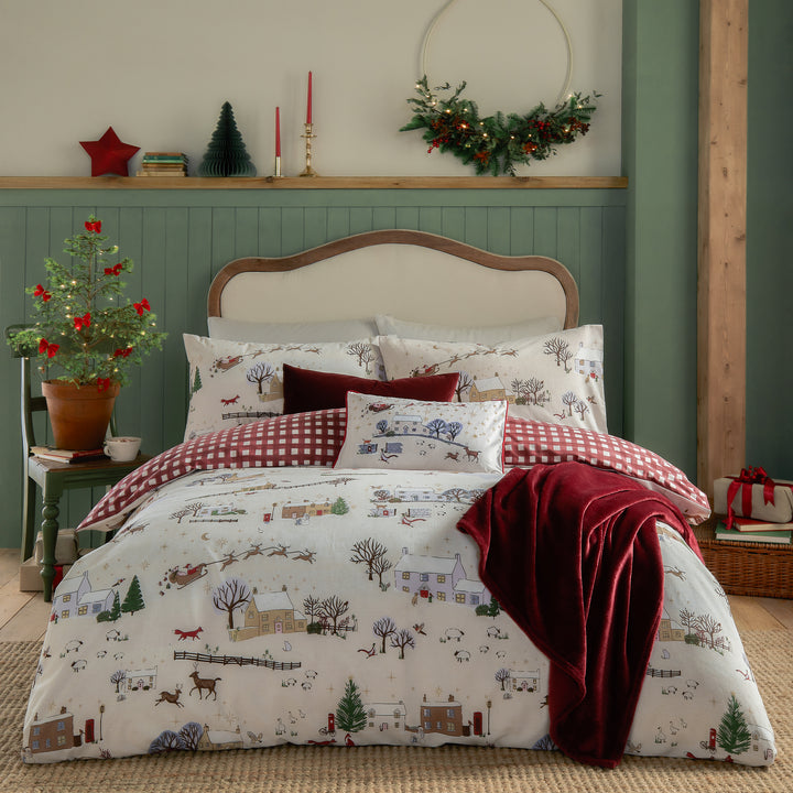 Cotswolds Christmas Super King Duvet Set Cream/Burgundy