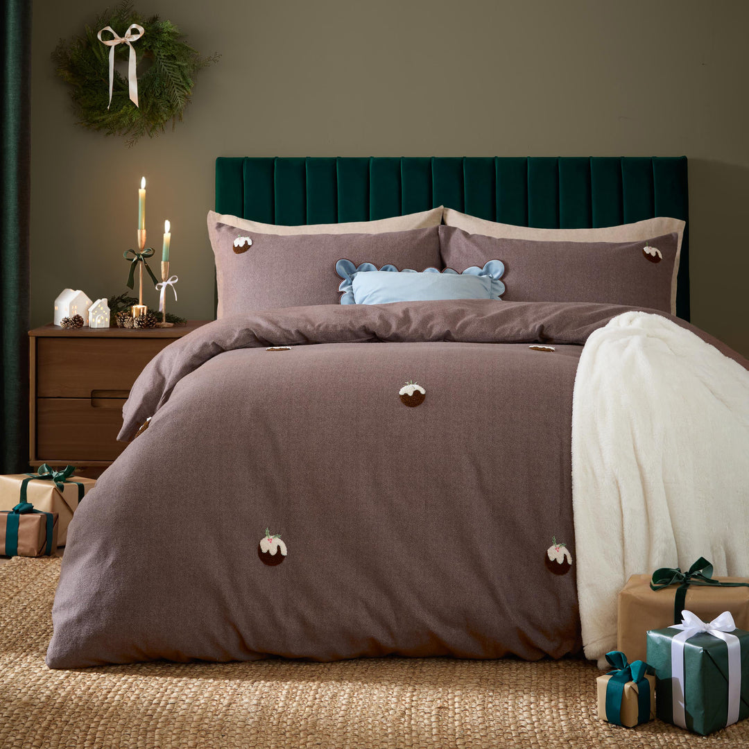 Christmas Puddings Tufted King Duvet Set Chocolate