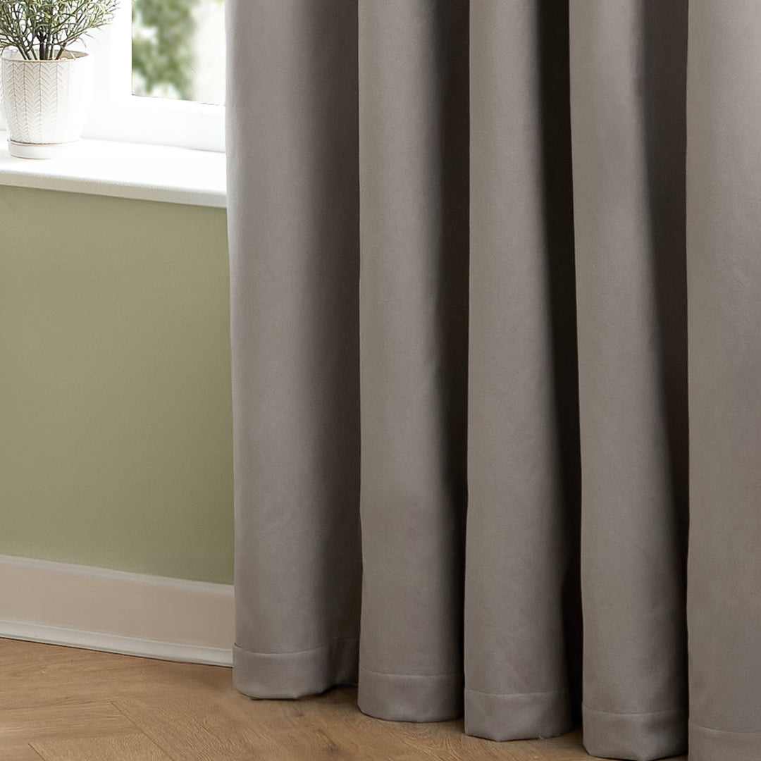 Deluxe Velvet 168x229 Eyelet Curtains Silver - image 5