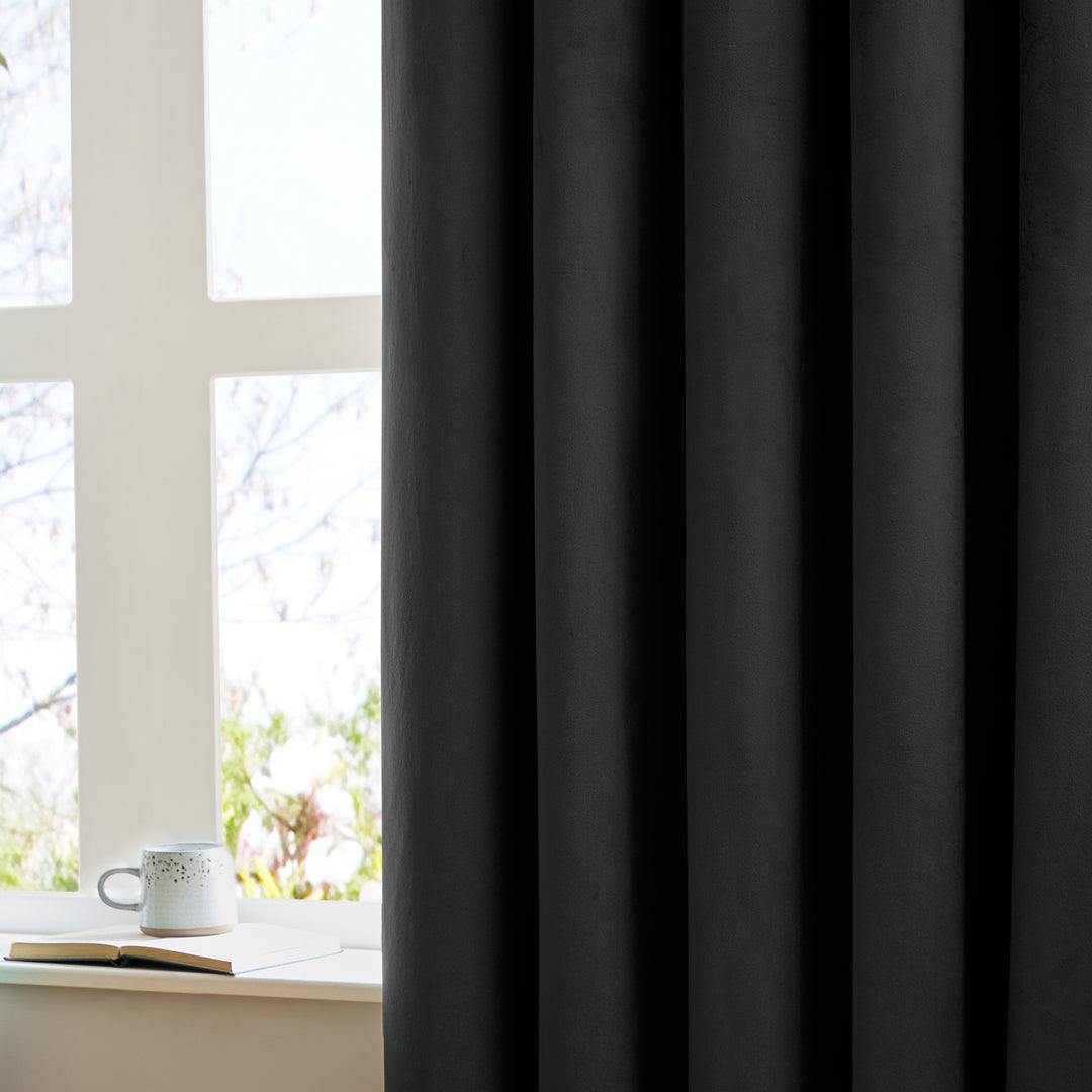Deluxe Velvet 168x183 Eyelet Curtains Black - image 3