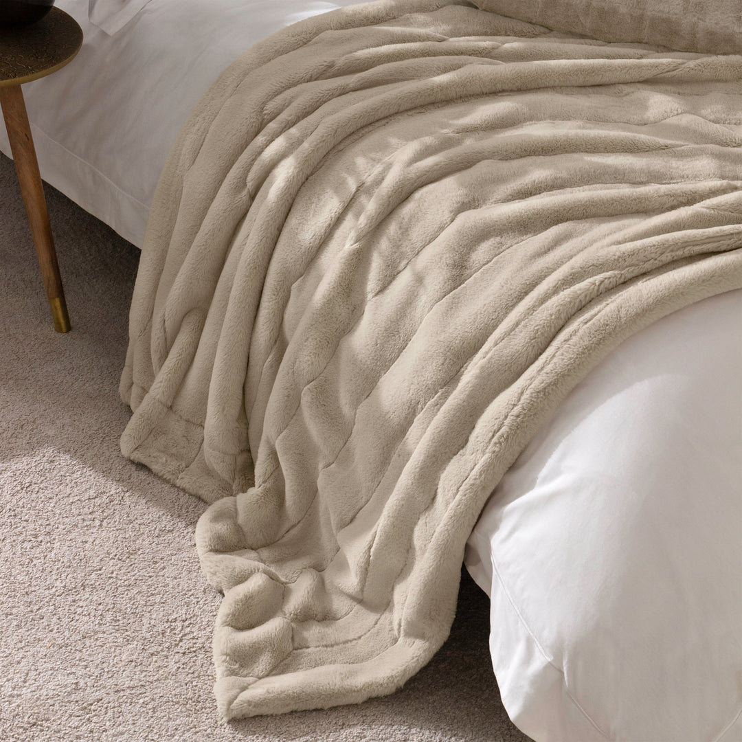 Empress 140x200 Throw Oatmeal