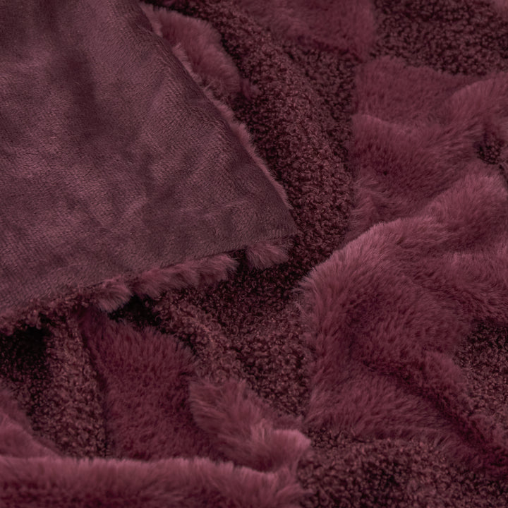 Fur Boucle Cherries 140x180 Throw Morello - image 2
