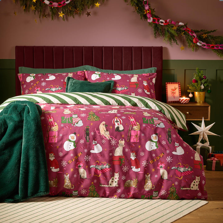 Feline Festive Super King Duvet Set Purrgundy