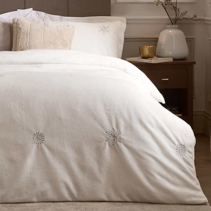 Frosted Snowflake Super King Duvet Set White - image 4