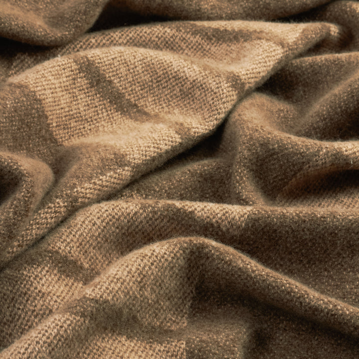 Harlech 140x180 Throw Brown - image 4