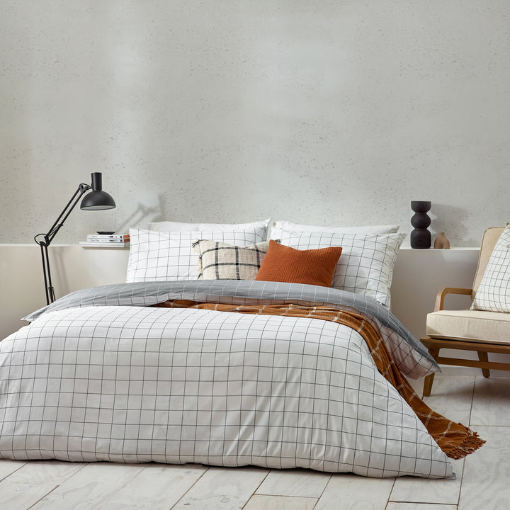 Howarth Check King Size Duvet Set White/Black