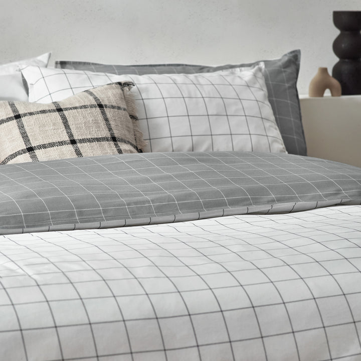 Howarth Check Super King Duvet Set White/Black - image 3