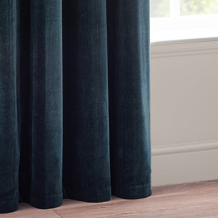 Heavy Chenille Blackout 117x137 Eyelet Curtains Navy - image 4