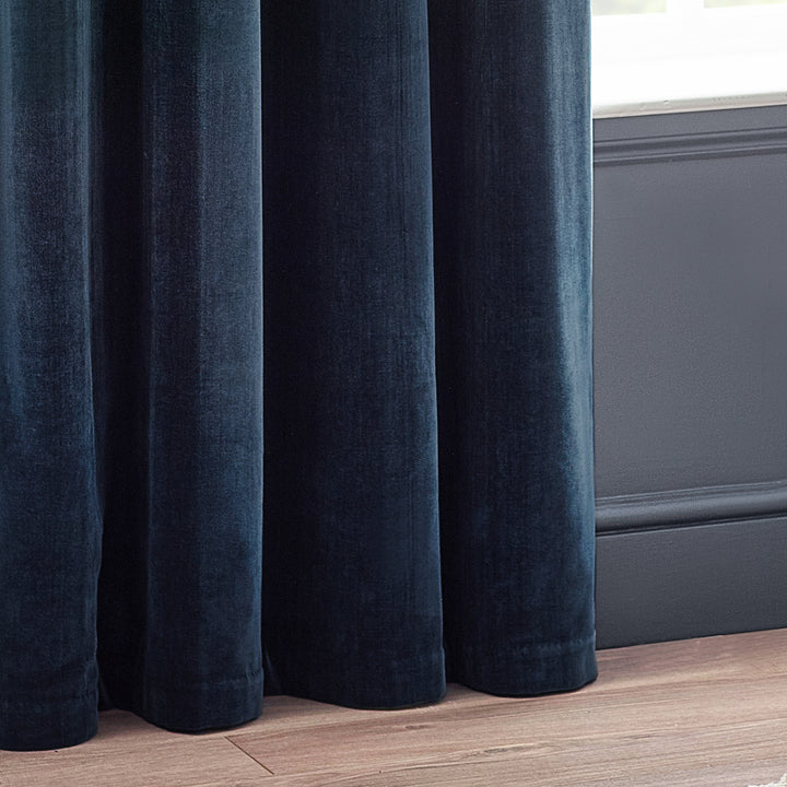 HEAVY CHENILLE 229X137 EYELET CURTAIN NAVY