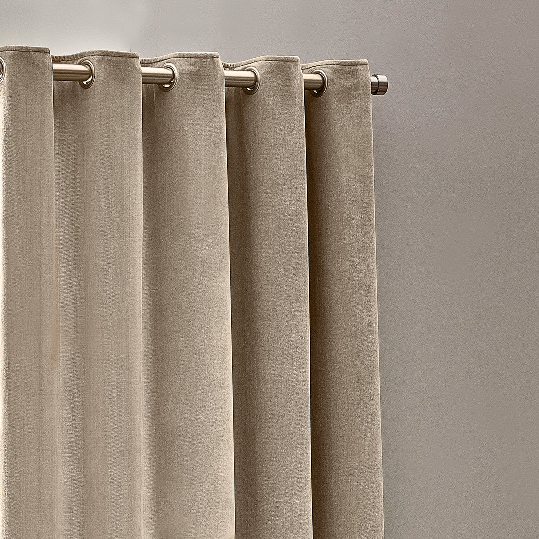 Heavy Chenille 168x137 Eyelet Curtain Natural - image 4