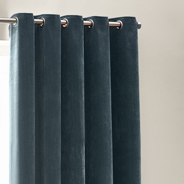 HEAVY CHENILLE 229X229 EYELET CURTAIN MARINE