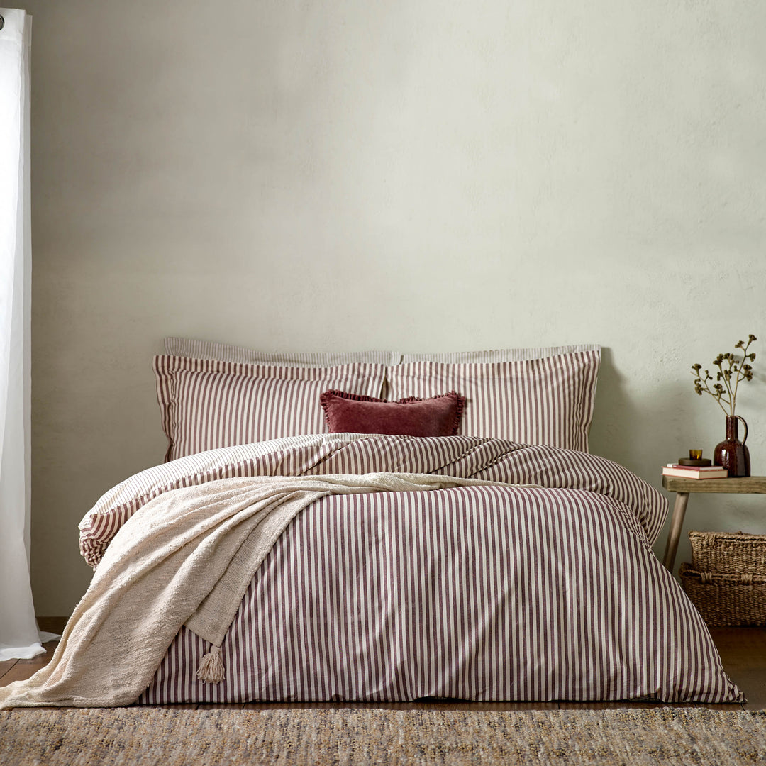 Hebden King Size Duvet Set Beetroot