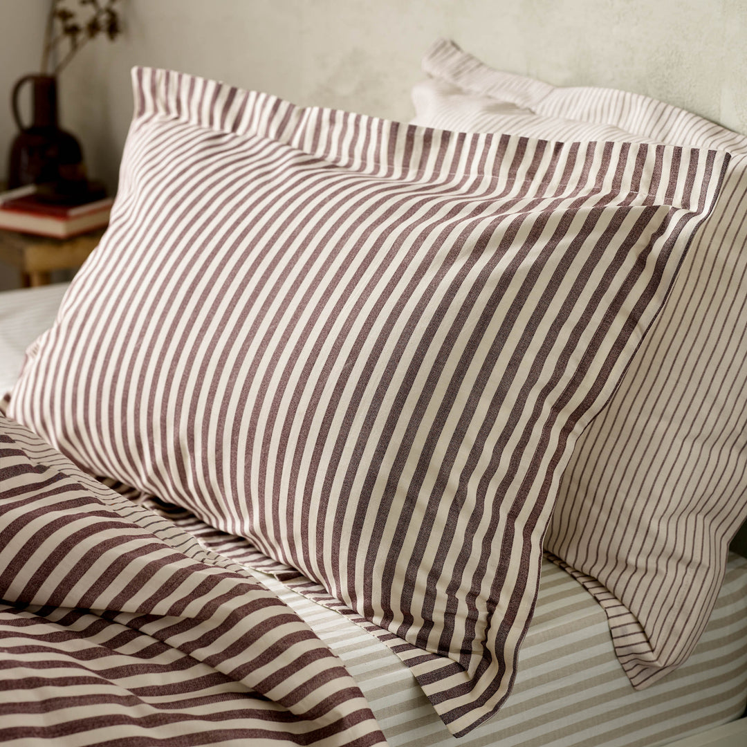 Hebden King Size Duvet Set Beetroot - image 3