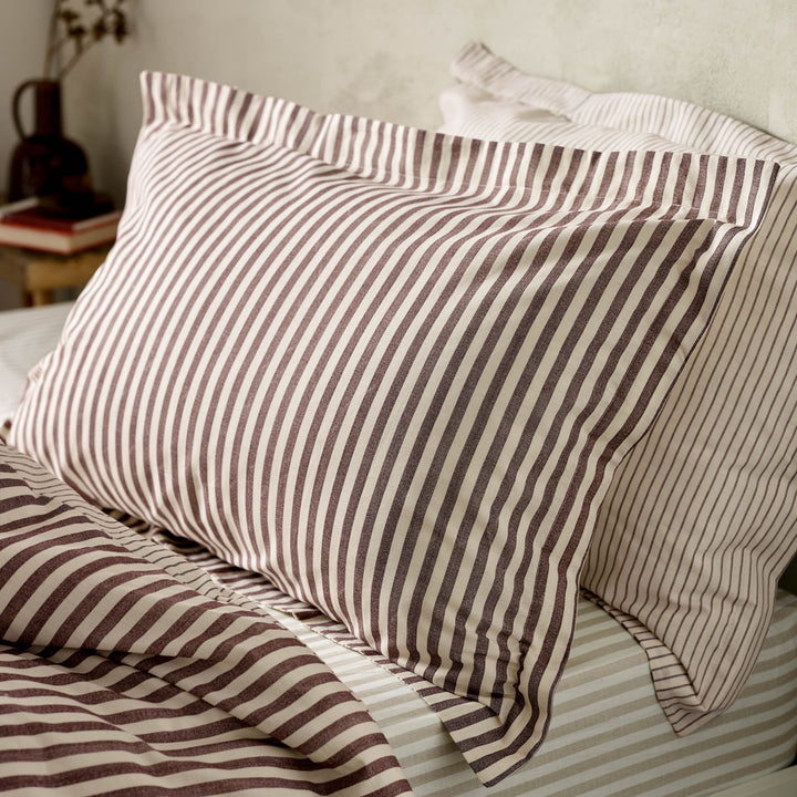Hebden Super King Size Duvet Set Beetroot - image 3