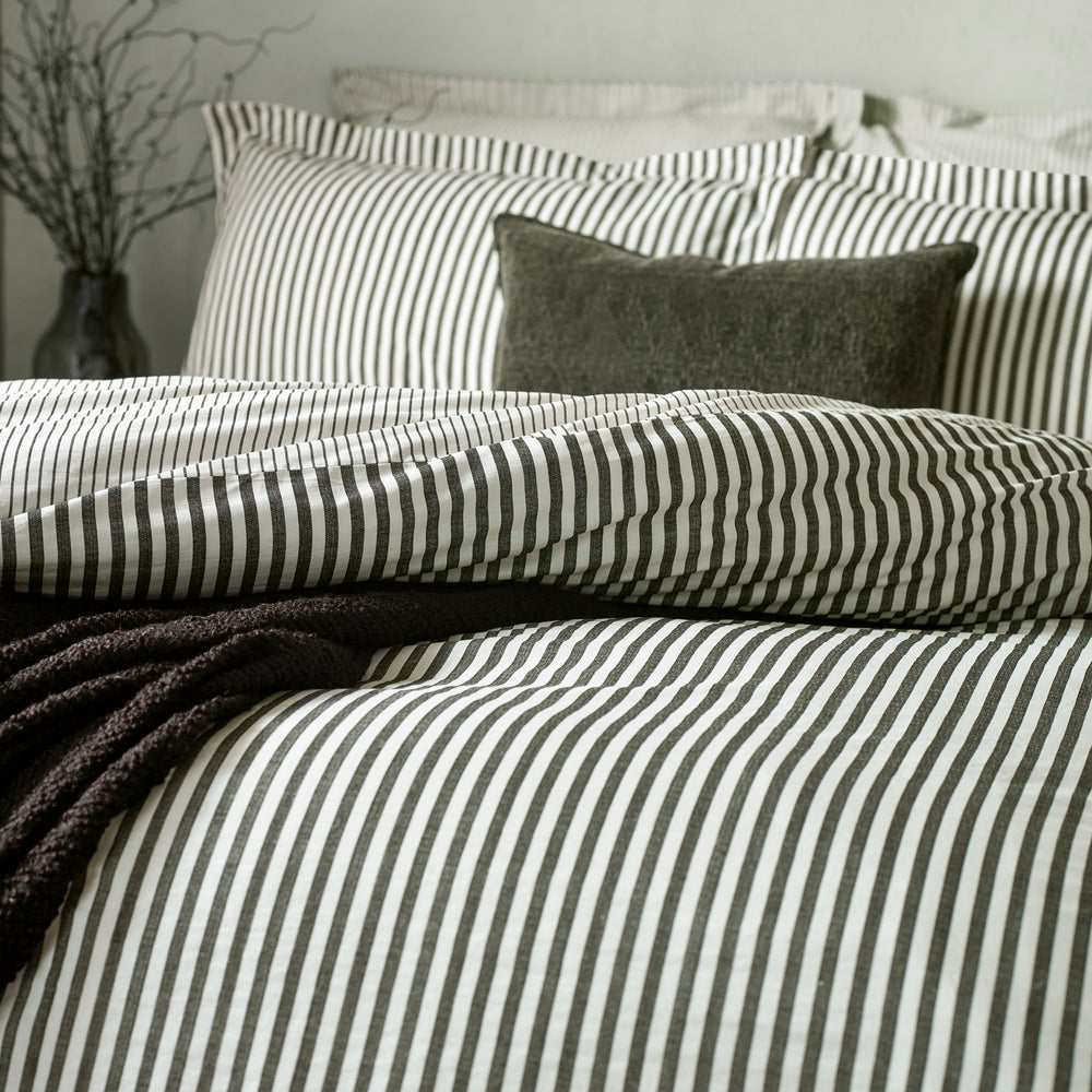 Hebden Super King Size Duvet Set Black - image 2