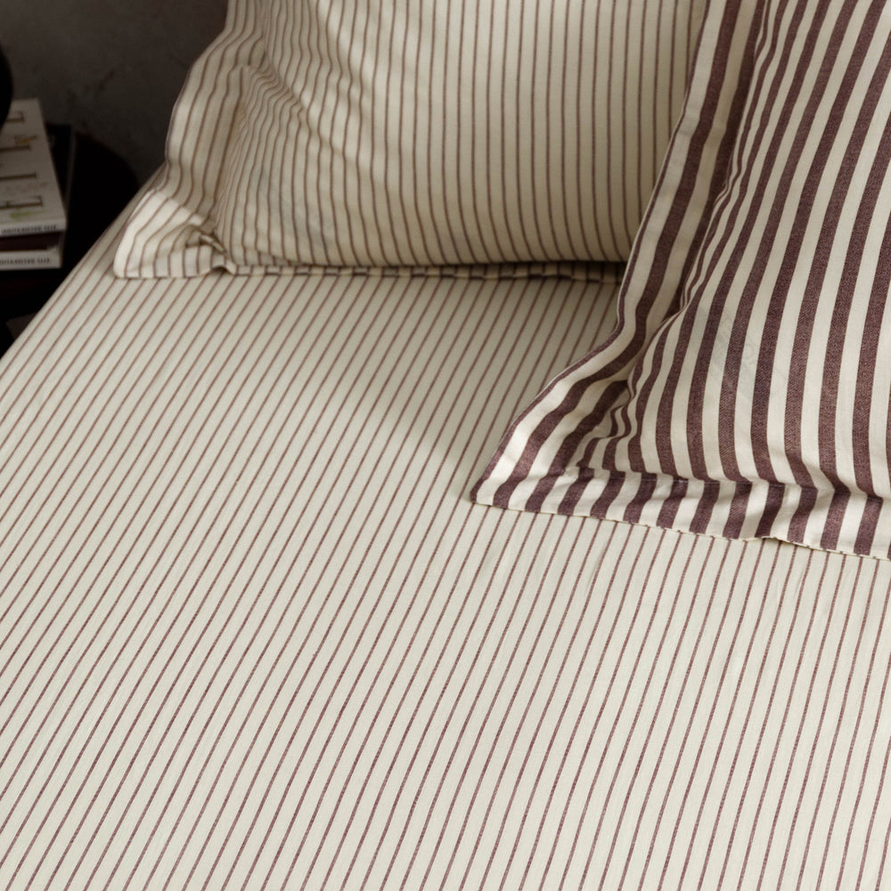Hebden/Barton King Size Fitted Sheet Beetroot - image 2