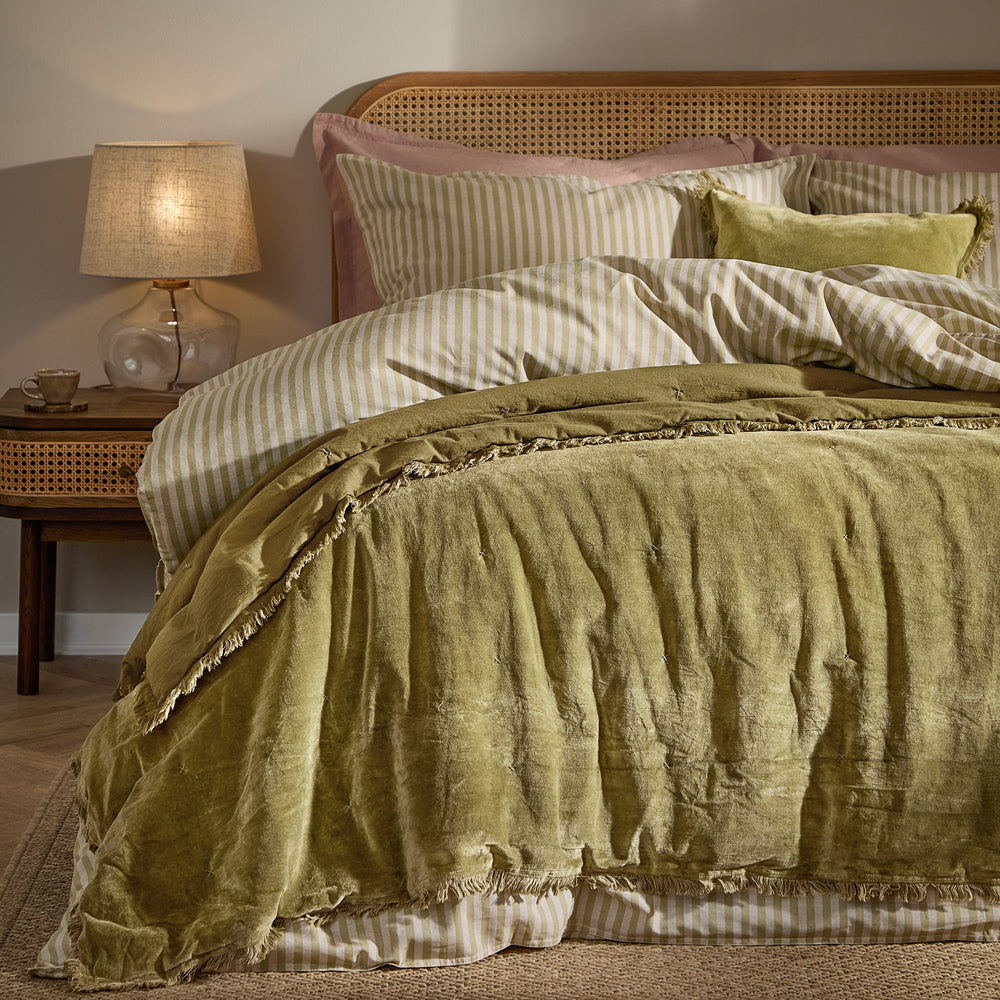Jaye 140x220 Filled Bedspread Moss - image 2