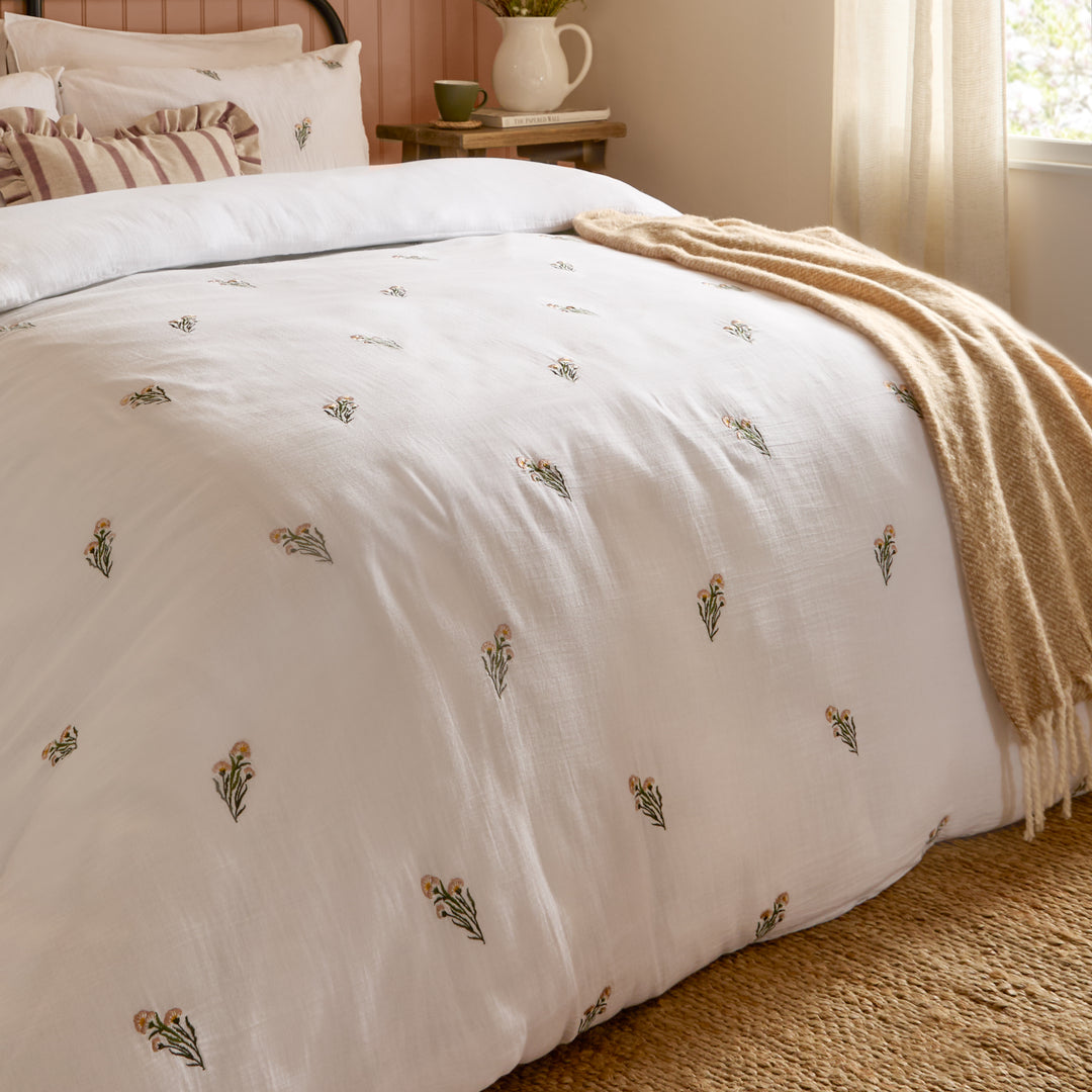 Josephine Super King Duvet Set White/Pink - image 3