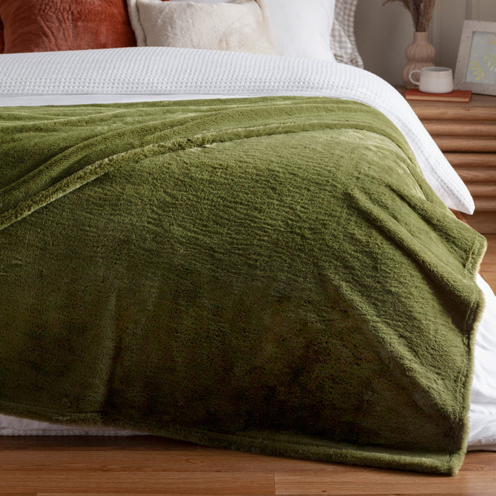 Kallu 150x200 Throw Olive