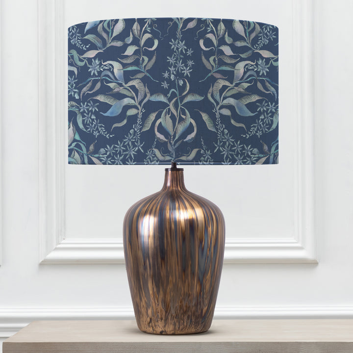 OLYWN TABLE LAMPBASE GLASS/HETTIE ATLAS EVA 46CM LAMPSHADE BLUE