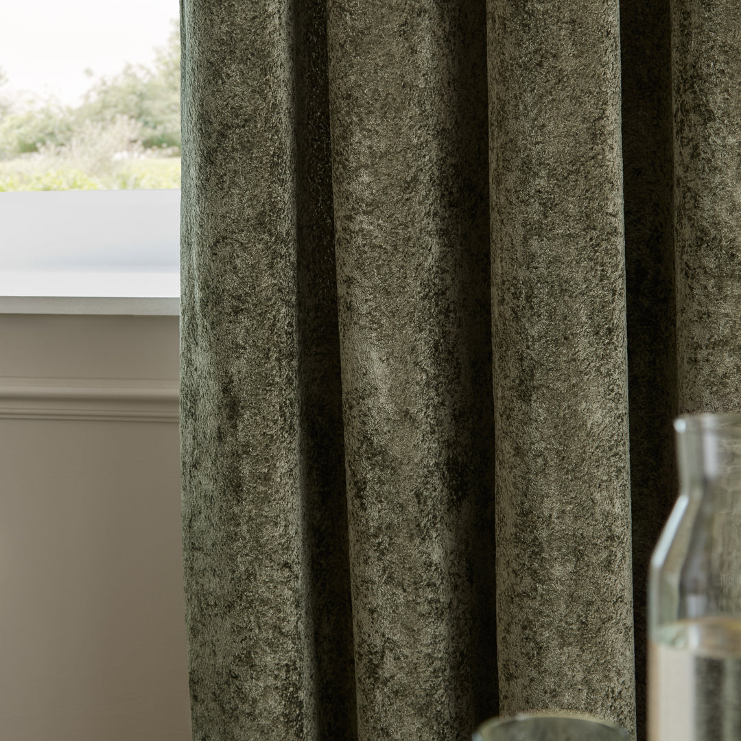 Lustre Velvet 229x137 Eyelet Curtains Malachite Green - image 4