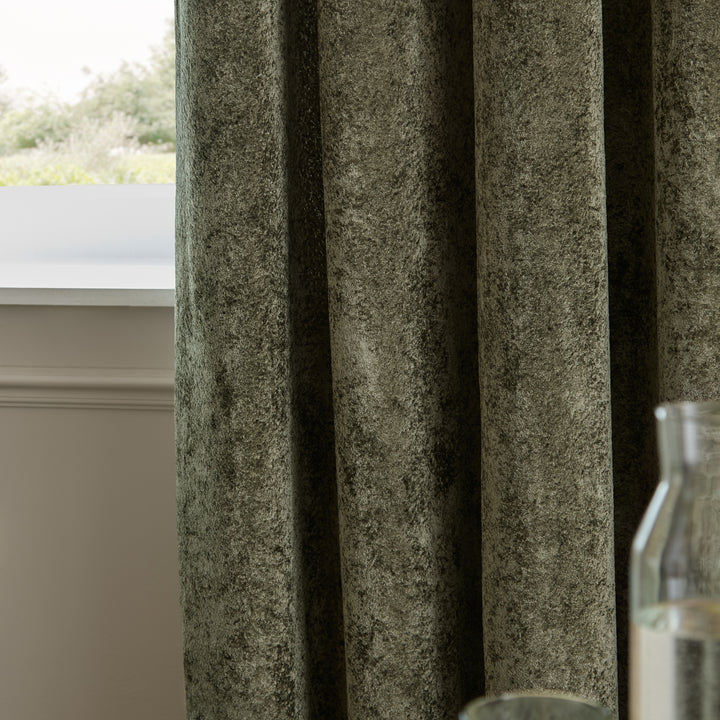 Lustre Velvet 229x137 Eyelet Curtains Malachite Green - image 4