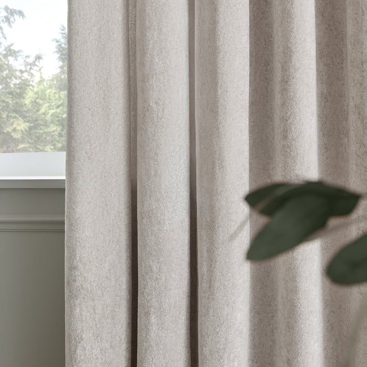 Lustre Velvet 168x137 Eyelet Curtains Silver - image 4