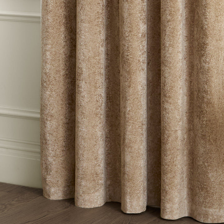 Lustre Velvet 168x229 Eyelet Curtains Champagne - image 5