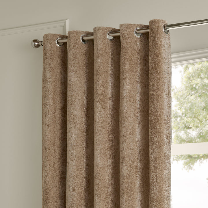 Lustre Velvet 117x183 Eyelet Curtains Champagne - image 3