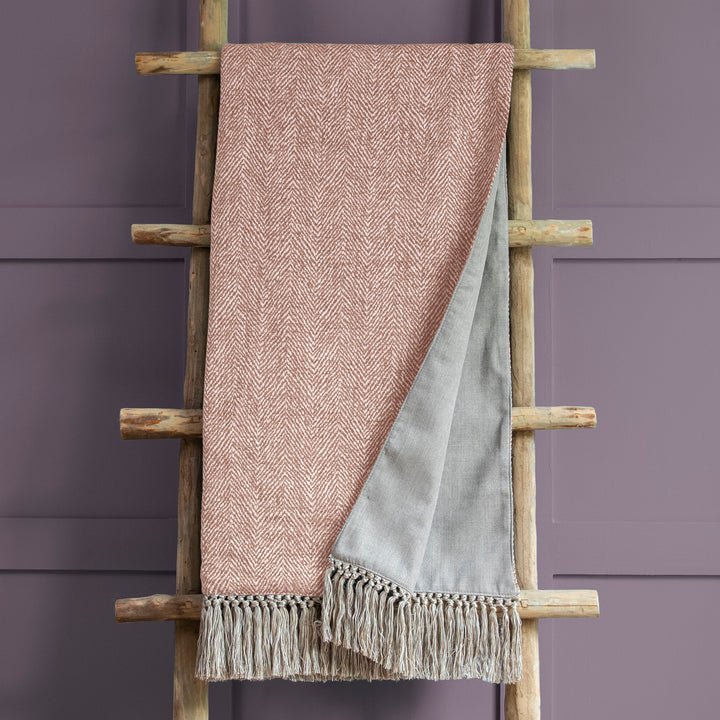 ORYX 136X200 THROW CORAL