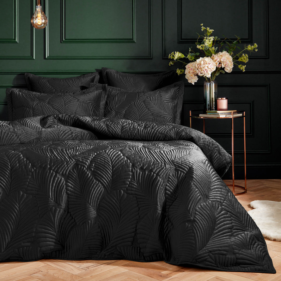 Palmeria Super King Quilted Duvet Set Black