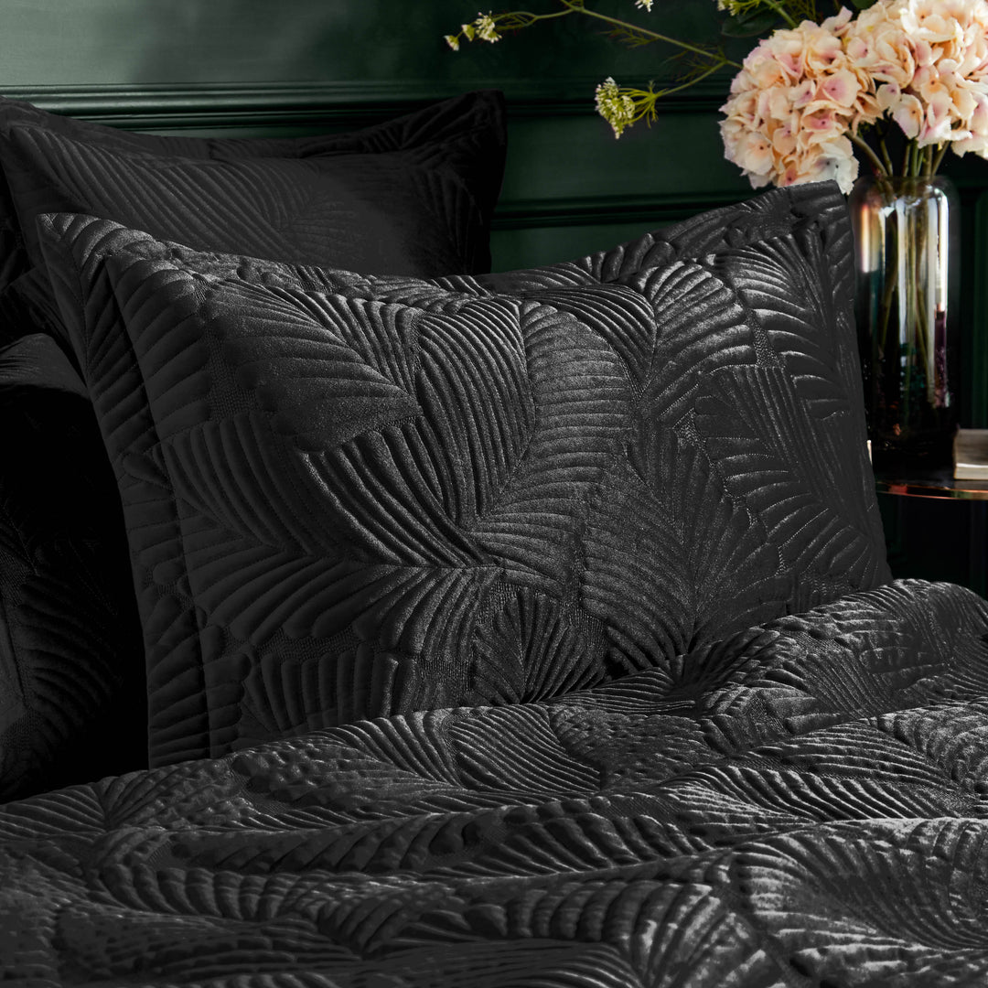 Palmeria Quilted Pillowcase Black