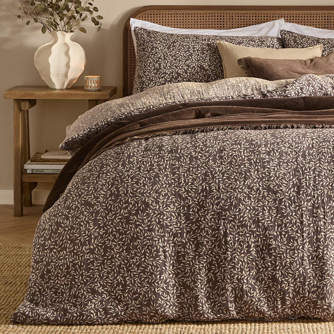 Perrie Leaf Super King Duvet Set Chocolate